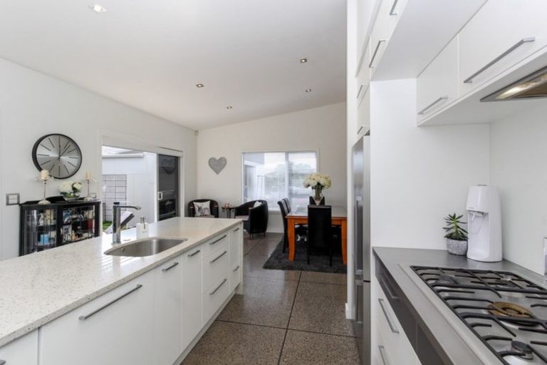 Photo of property in 3 Dolphin Parade, Bell Block, New Plymouth, 4312