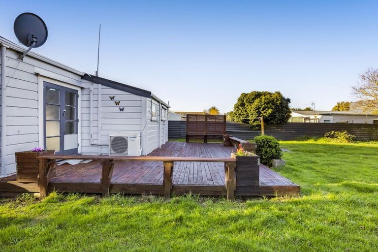 Photo of property in 2 Tawhiti Road, Hawera, 4610