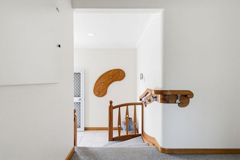 Photo of property in 25 Barraud Place, Pukehangi, Rotorua, 3015