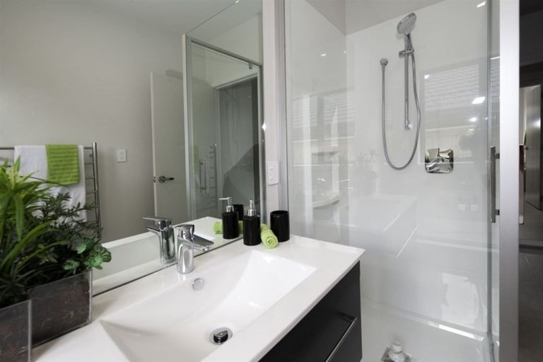 Photo of property in 17 Papa Orchard Drive, Kumeu, 0810