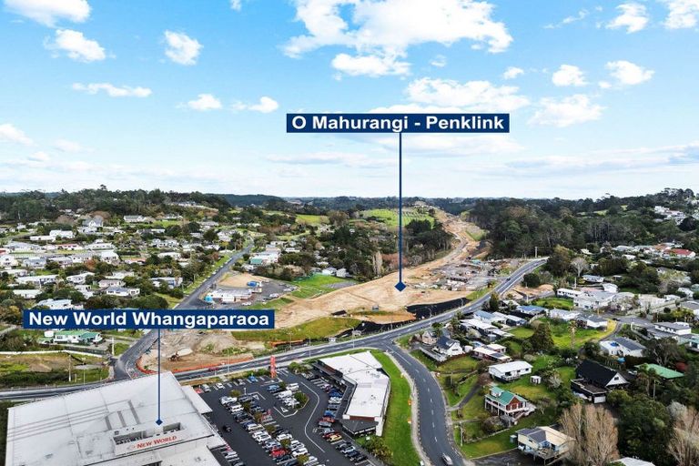 Photo of property in 122 Whangaparaoa Road, Red Beach, 0932