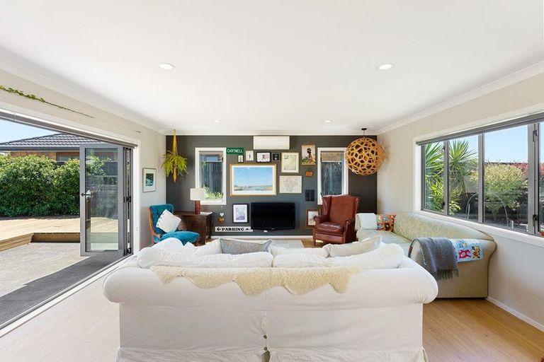 Photo of property in 35 Simpson Crescent, Raumati Beach, Paraparaumu, 5032