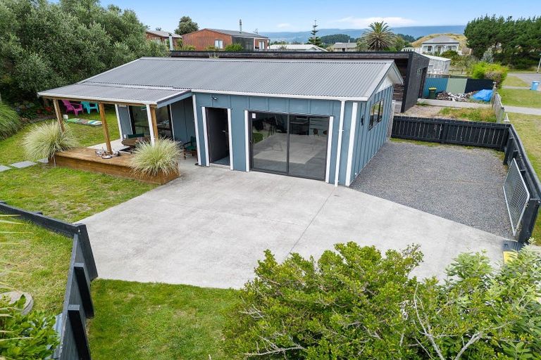 Photo of property in 7 James Street, Waikawa Beach, Manakau, 5573
