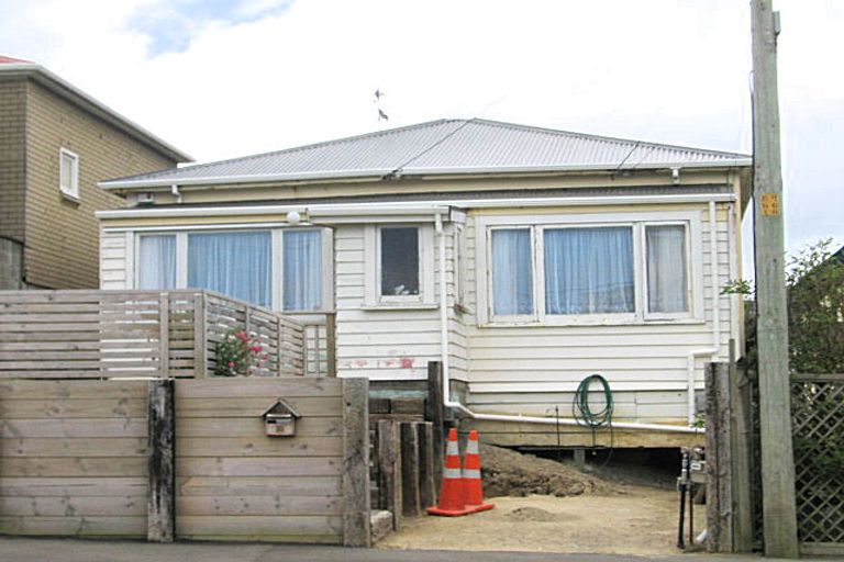 Photo of property in 10 Duppa Street, Berhampore, Wellington, 6023