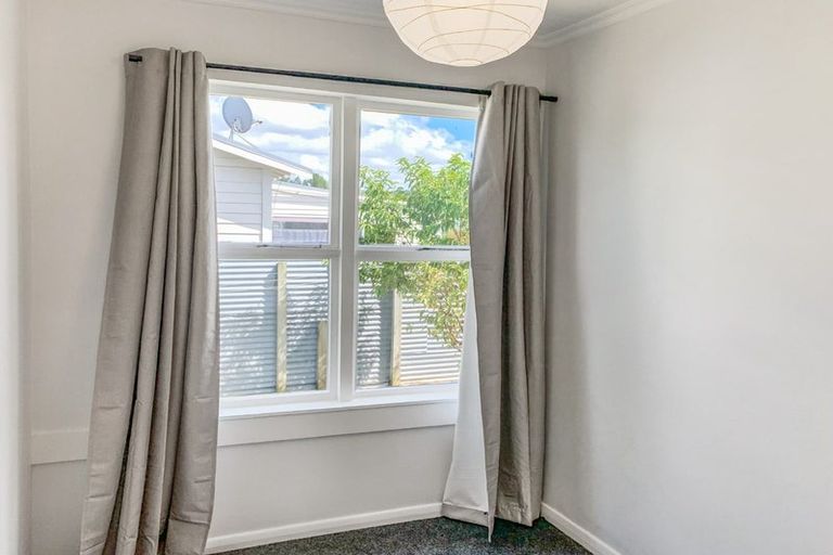 Photo of property in 11 Atkinson Street, Woodville, 4920