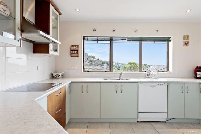 Photo of property in 5 Landvale Court, Browns Bay, Auckland, 0630