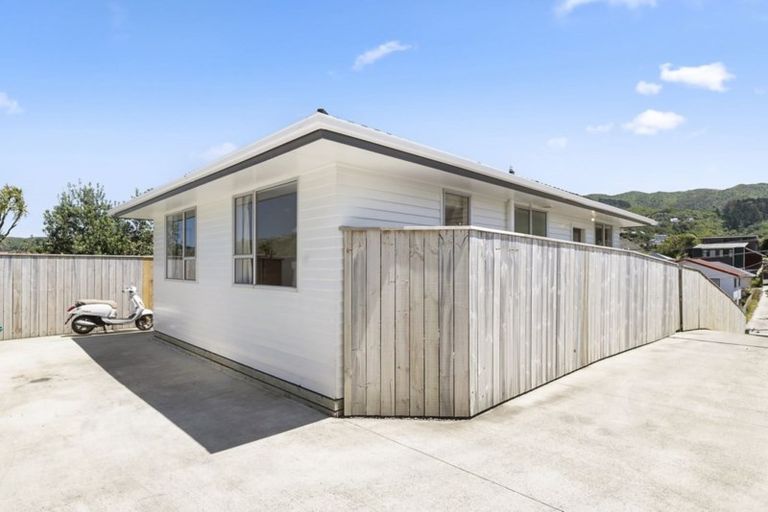 Photo of property in 36a Ranui Terrace, Tawa, Wellington, 5028