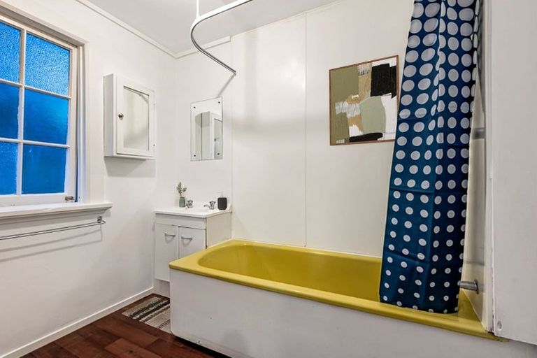 Photo of property in 146 Russell Terrace, Berhampore, Wellington, 6023