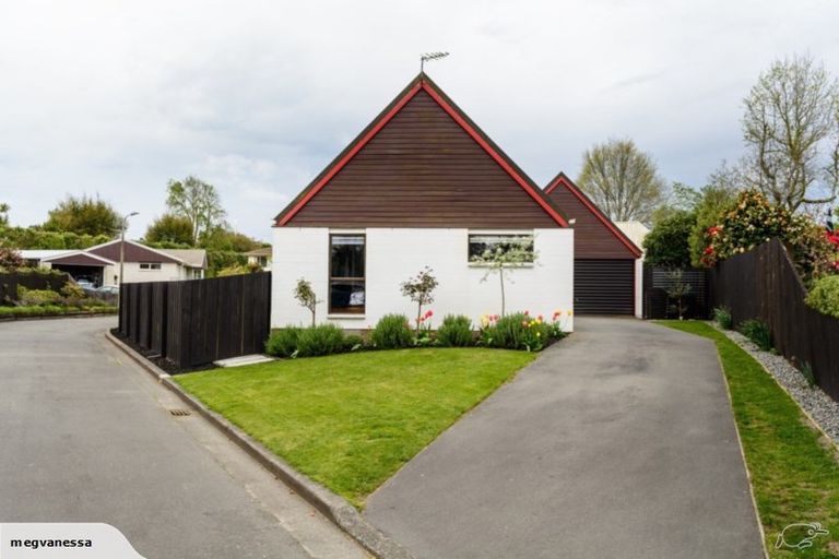 Photo of property in 1/25 Kingham Place, Avonhead, Christchurch, 8042