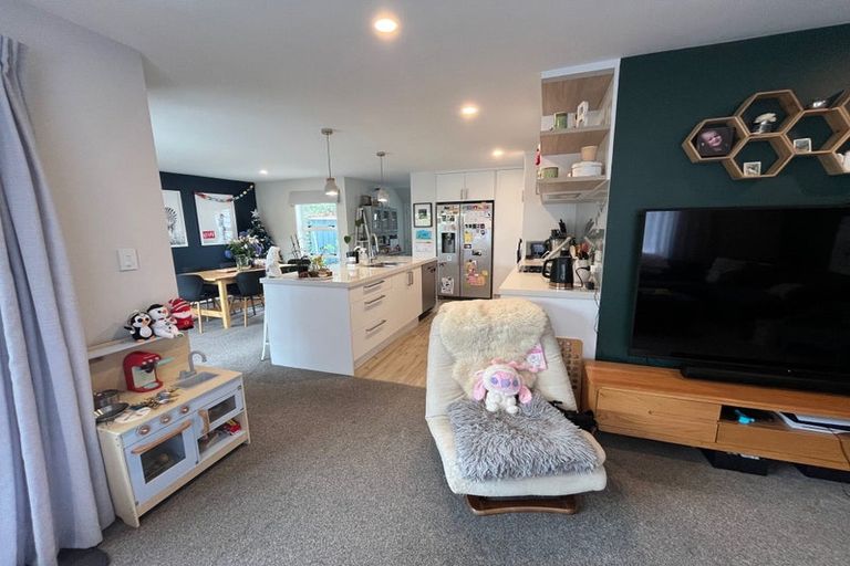 Photo of property in 8 Ruhanui Lane, Pakuranga Heights, Auckland, 2010