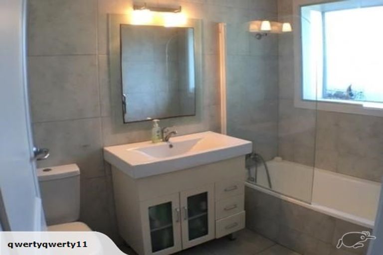 Photo of property in 17 The Boulevard, Sunnyhills, Auckland, 2010