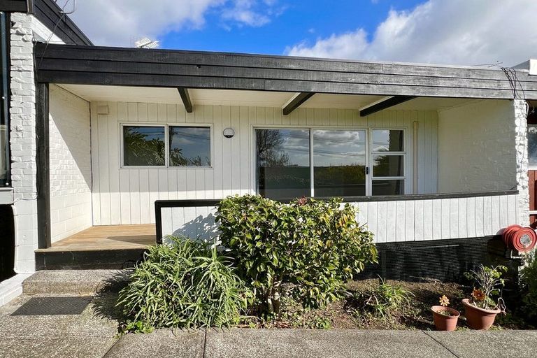 Photo of property in 2/74 Sunnybrae Road, Hillcrest, Auckland, 0627