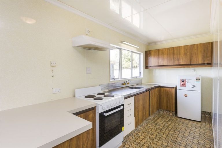 Photo of property in 16 Ellesmere Crescent, Highbury, Palmerston North, 4412