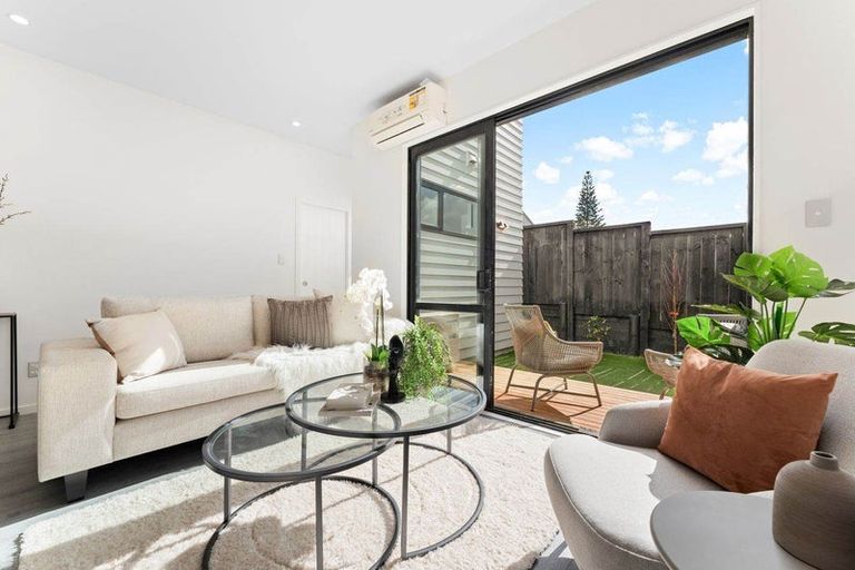 Photo of property in 5/122 Archibald Road, Kelston, Auckland, 0602