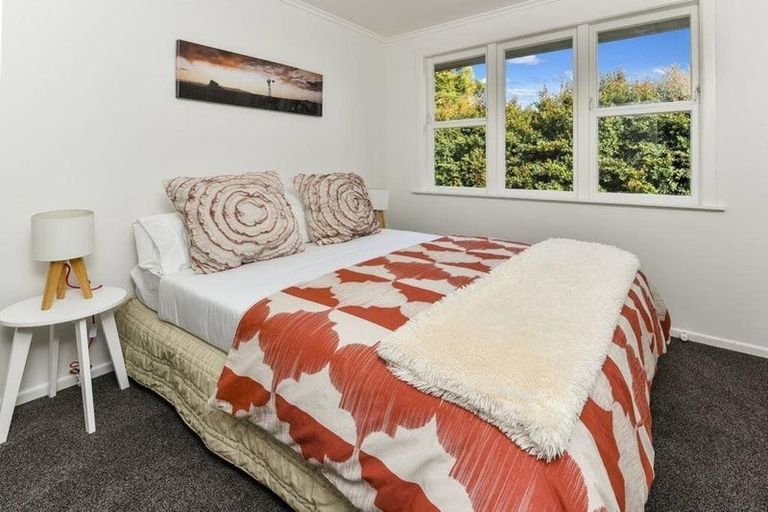 Photo of property in 2/14 Selwyn Crescent, Forrest Hill, Auckland, 0620