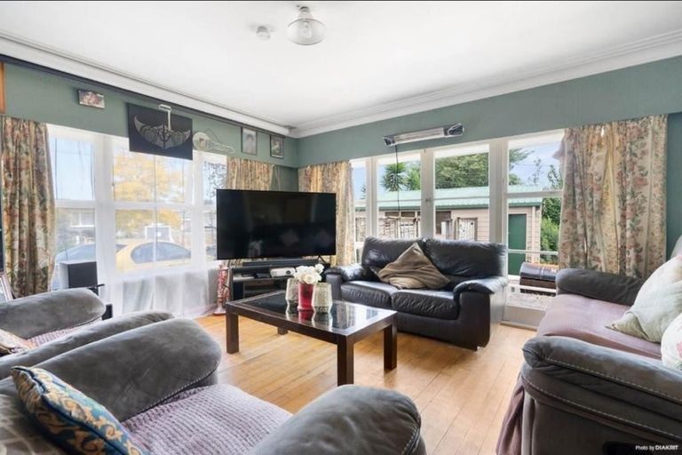 Photo of property in 83 Arimu Road, Papakura, 2110