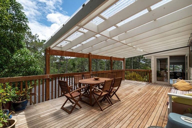 Photo of property in 5 Saddleback Rise, Murrays Bay, Auckland, 0630