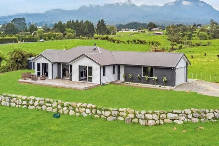 Photo of property in 1258 Frankley Road, Hurworth, New Plymouth, 4371