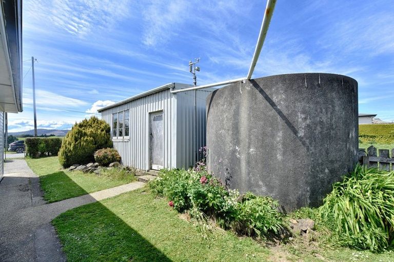 Photo of property in 16 Tokanui Haldane Road, Tokanui, 9884