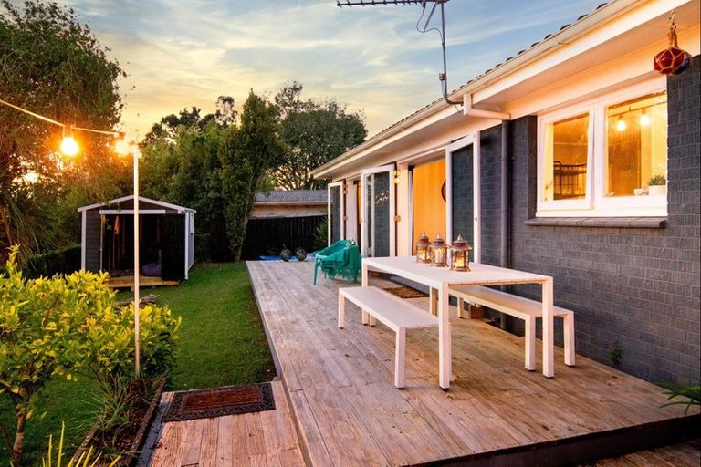 Photo of property in 1/16 Roseburn Place, Pakuranga, Auckland, 2010