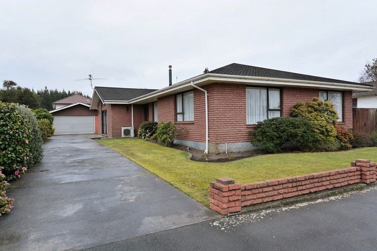 Photo of property in 74 Anglesea Avenue, Parklands, Christchurch, 8083