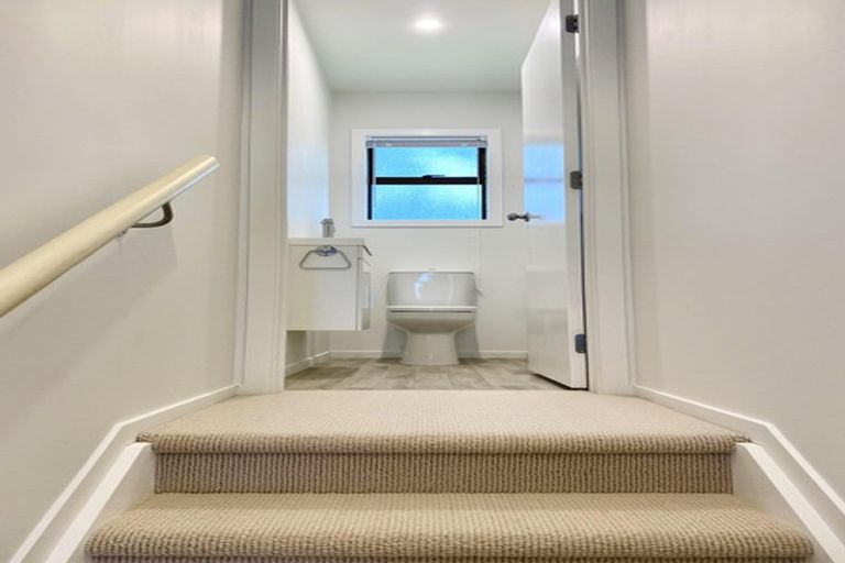 Photo of property in 2/660 Beach Road, Browns Bay, Auckland, 0630