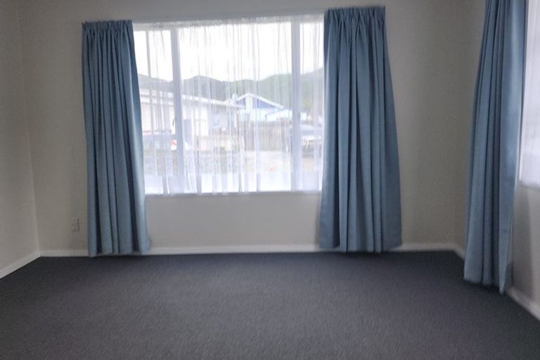 Photo of property in 317 Wellington Road, Wainuiomata, Lower Hutt, 5014