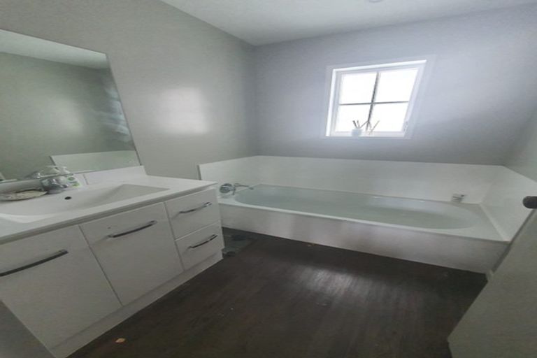 Photo of property in 10 Blueberry Grove, Timberlea, Upper Hutt, 5018