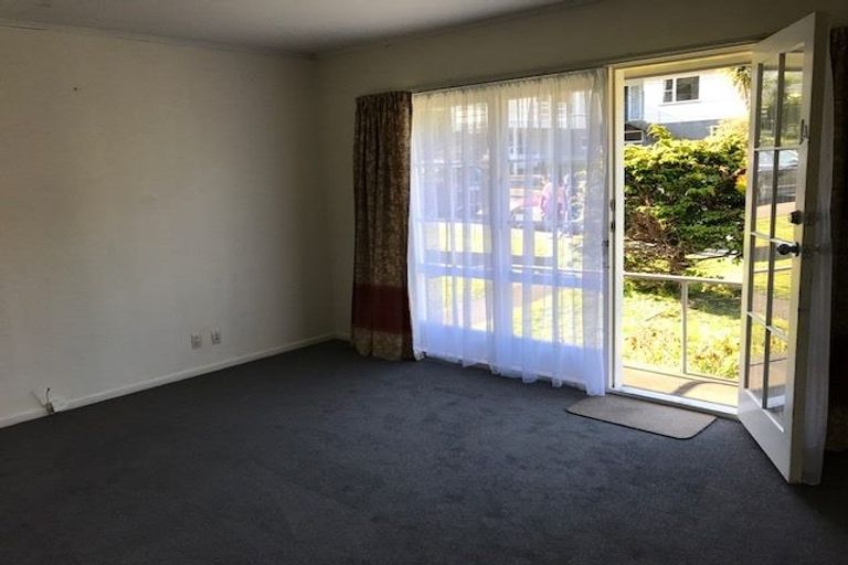 Photo of property in 1a Thurleigh Grove, Karori, Wellington, 6012