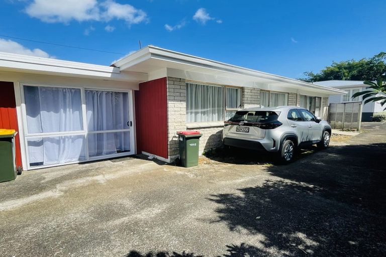 Photo of property in 2/15 Hayward Road, Papatoetoe, Auckland, 2025