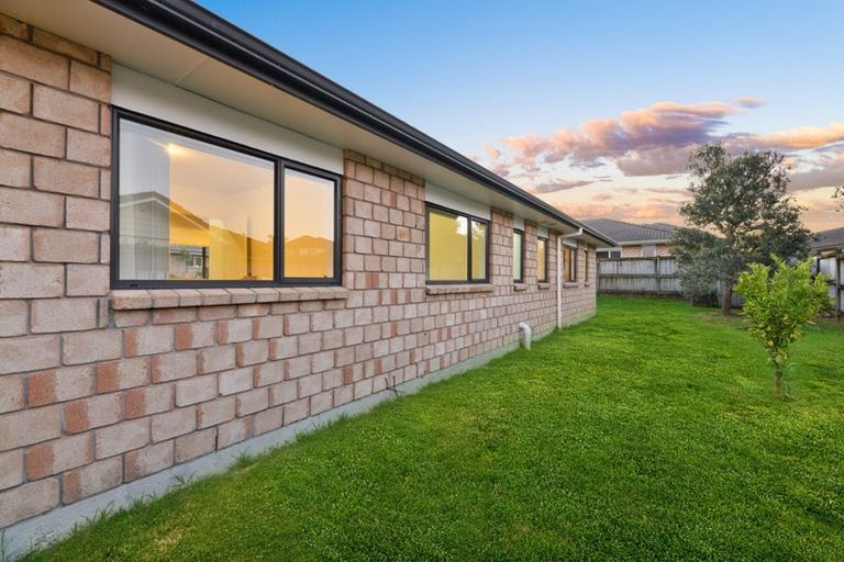 Photo of property in 6 Riverglade Parkway, Te Atatu South, Auckland, 0610