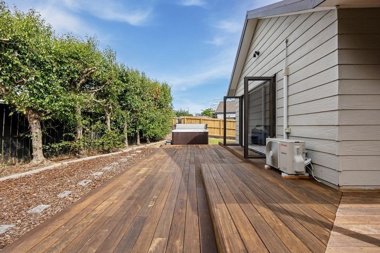 Photo of property in 2/13 De Quincey Terrace, Highland Park, Auckland, 2010