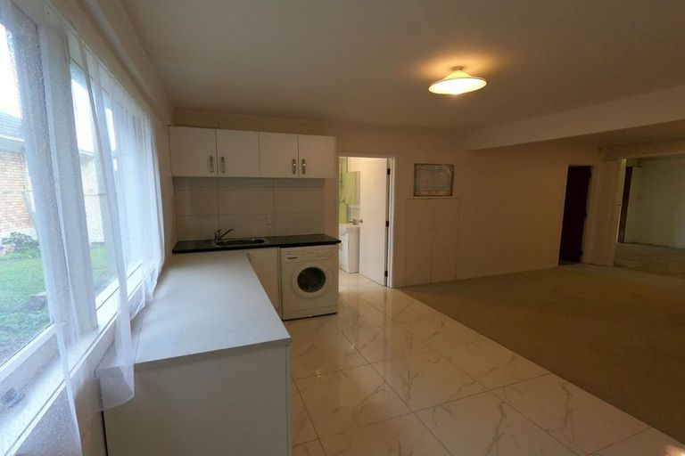 Photo of property in 15 Gretel Place, Hillcrest, Auckland, 0627