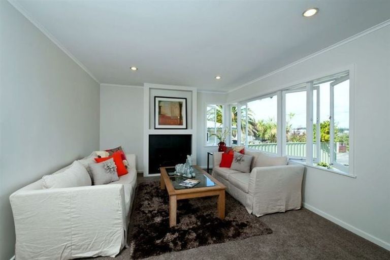 Photo of property in 16 Hauraki Crescent, Pinehill, Auckland, 0632