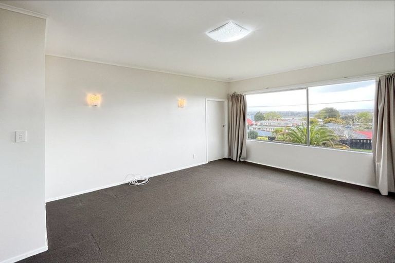 Photo of property in 6 Newington Road, Henderson, Auckland, 0612