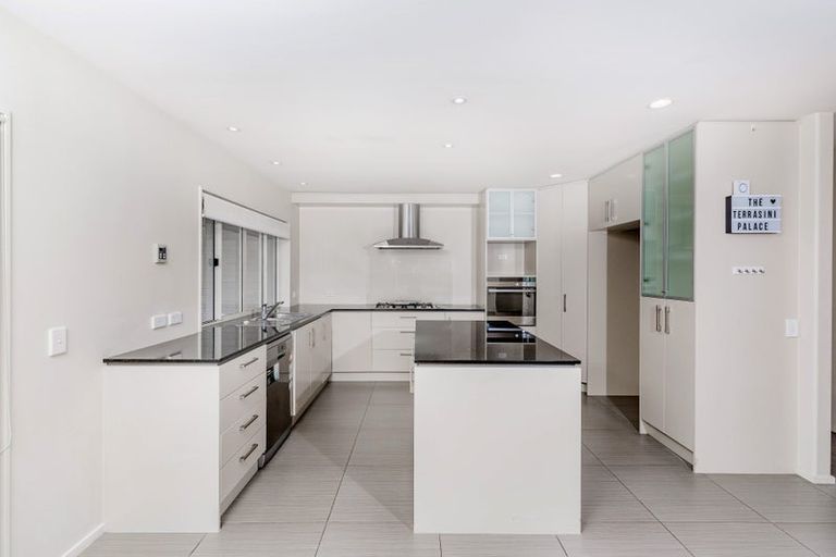 Photo of property in 22 Terrasini Drive, Flat Bush, Auckland, 2019