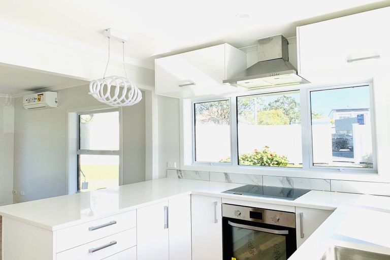 Photo of property in 2/300 Lake Road, Hauraki, Auckland, 0622