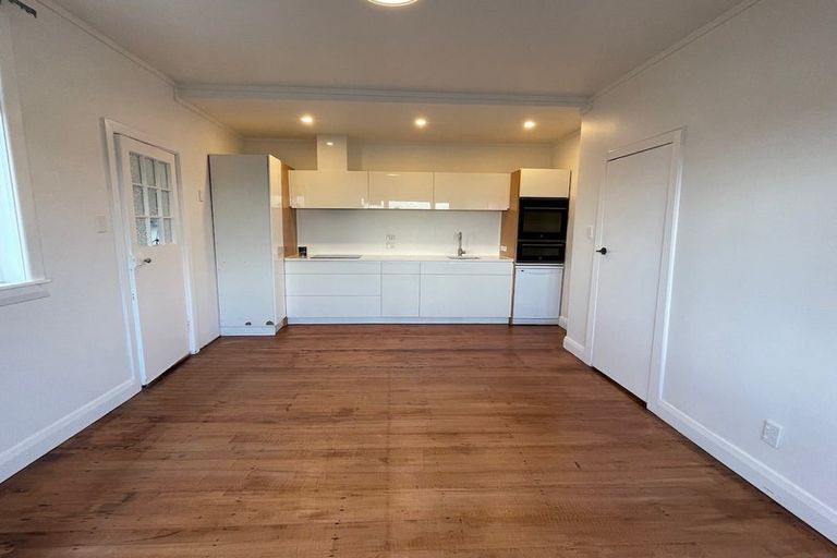 Photo of property in 11 Moffitt Street, Vogeltown, Wellington, 6021