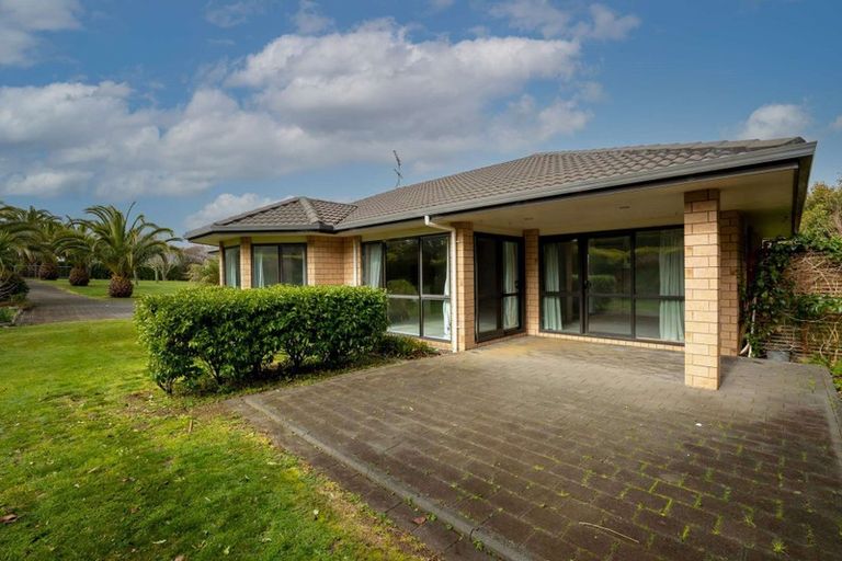 Photo of property in 10 Gleaming Place, Waiuku, 2123