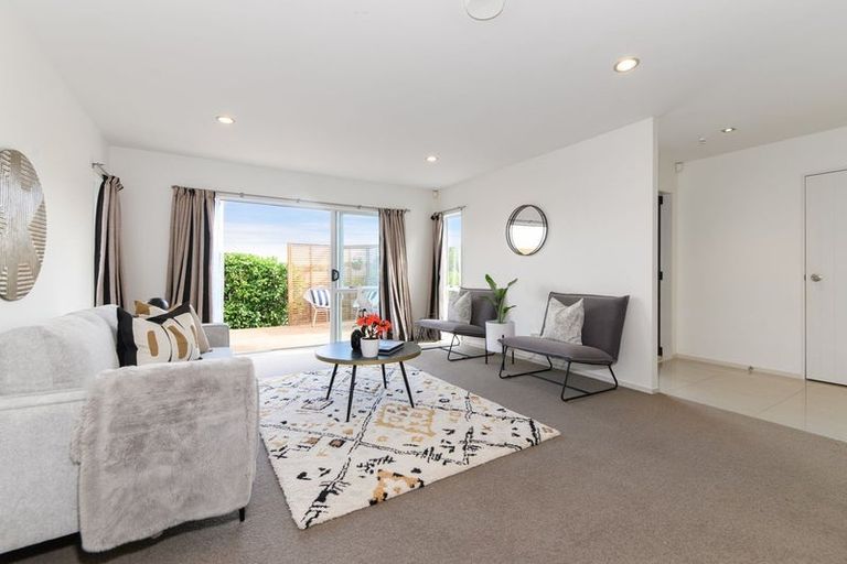 Photo of property in 79a Awaroa Road, Sunnyvale, Auckland, 0612