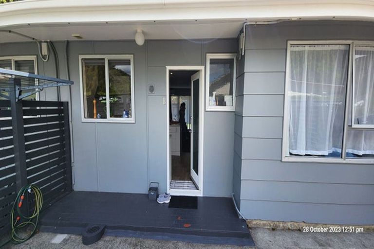 Photo of property in 2/80 Airlie Road, Plimmerton, Porirua, 5026