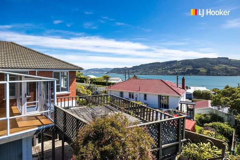 Photo of property in 1 Featherston Street, Macandrew Bay, Dunedin, 9014