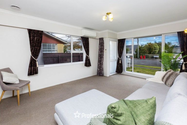 Photo of property in 2/6 Hay Street, Ebdentown, Upper Hutt, 5018