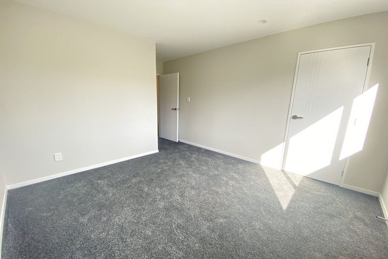 Photo of property in 39 Kaimai Avenue, Massey, Auckland, 0614