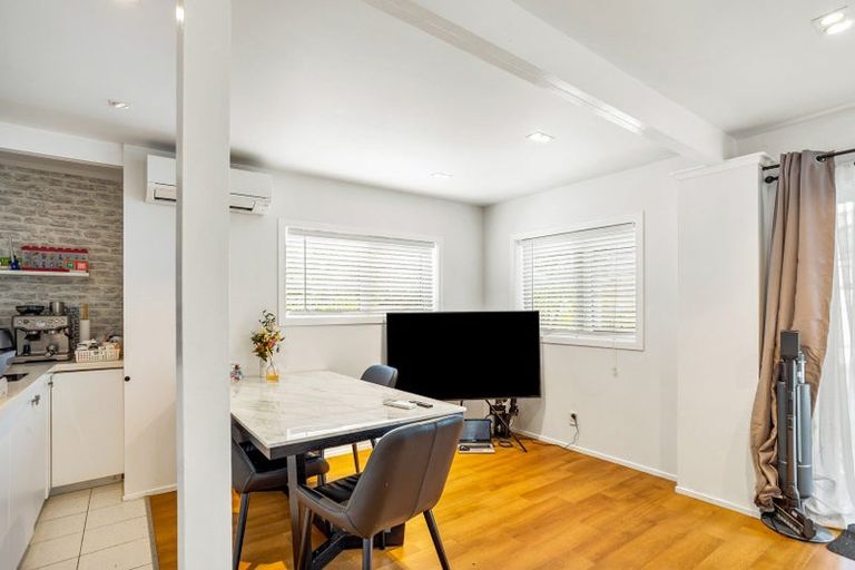 Photo of property in 1/6a Sunnynook Road, Sunnynook, Auckland, 0620
