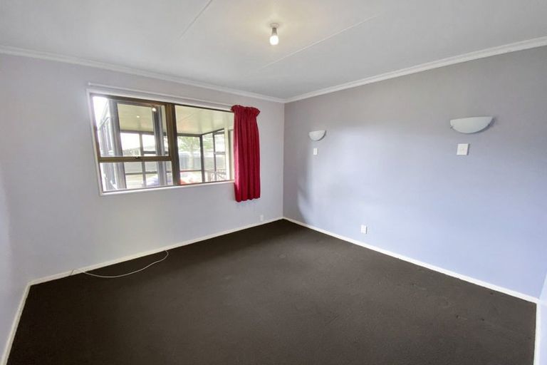 Photo of property in 71 Kaimanawa Street, Kelvin Grove, Palmerston North, 4414