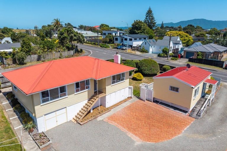 Photo of property in 10 Walton Road, Paraparaumu Beach, Paraparaumu, 5032