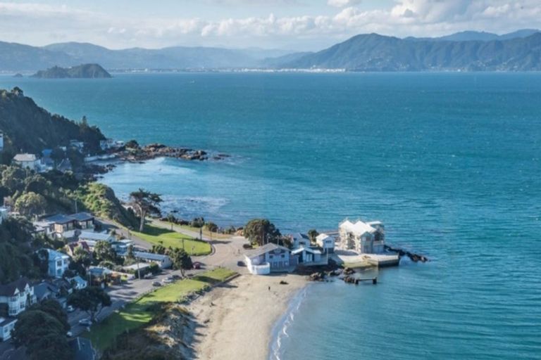 Photo of property in 3a Newport Terrace, Seatoun, Wellington, 6022