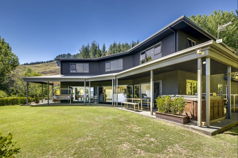 Photo of property in 35 Raratu Road, Kahuranaki, Havelock North, 4295