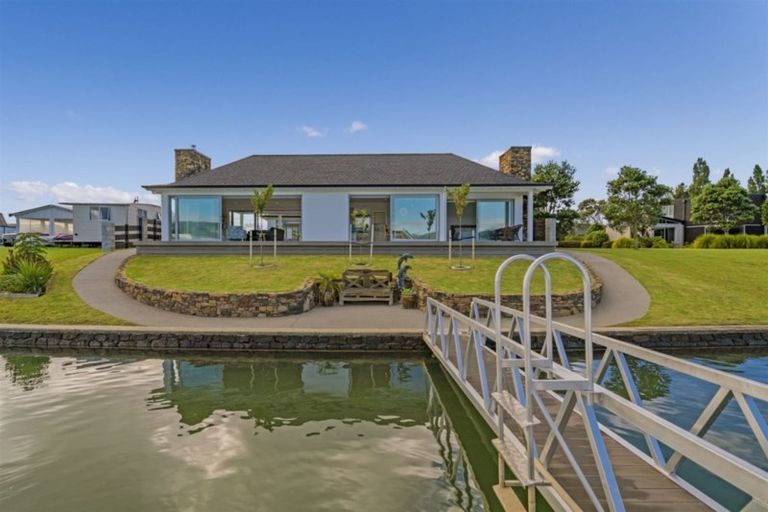 Photo of property in 15 Waitotara Way, Whitianga, 3510